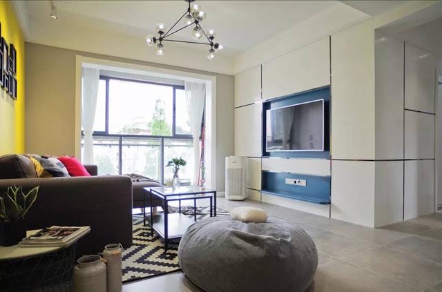 把不銹鋼條嵌到墻上，簡單點(diǎn)綴好高檔！